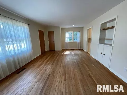 627 E Washington St, Macomb, IL 61455 photo 6