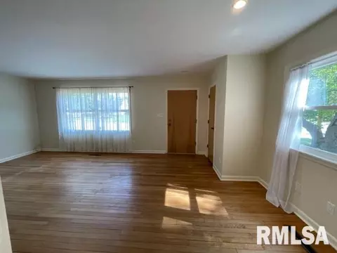 627 E Washington St, Macomb, IL 61455 photo 5