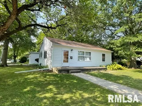 627 E Washington St, Macomb, IL 61455