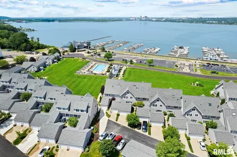 418 Harbor Pointe Dr, East Peoria, IL 61611