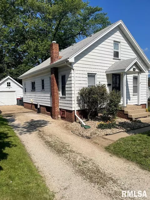 1309 S 9th St, Pekin, IL 61554