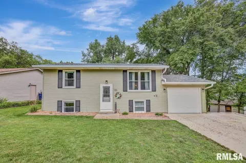 100 Yates Rd, Marquette Heights, IL 61554