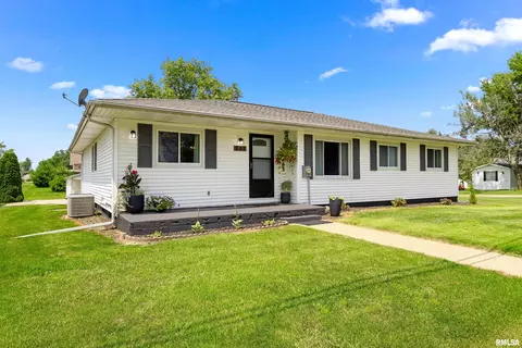 217 N Olive St, Williamsfield, IL 61489