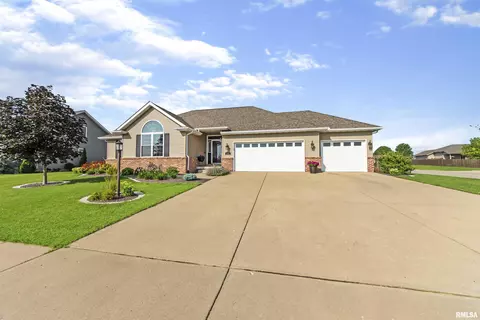 630 Simon St, Washington, IL 61571