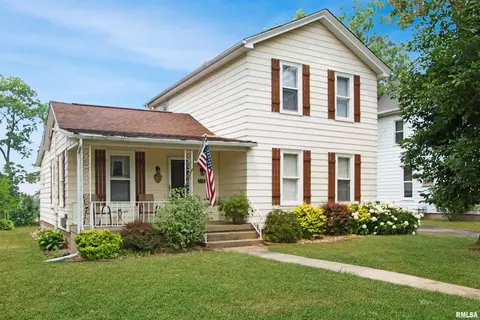 210 W High St, Princeville, IL 61559