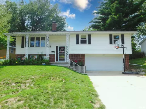 7007 N Willow Wood Dr, Peoria, IL 61614