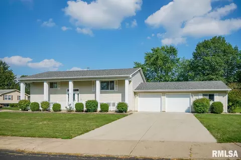 2824 N Millbrook Dr, Peoria, IL 61604