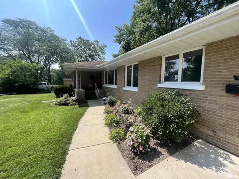 509 W Crestwood Dr, Eureka, IL 61530 photo 3