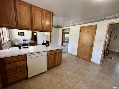 509 W Crestwood Dr, Eureka, IL 61530 photo 11
