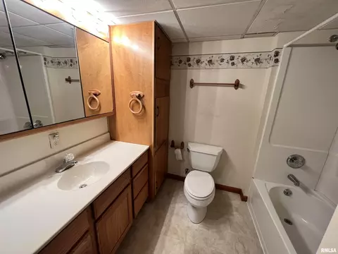 509 W Crestwood Dr, Eureka, IL 61530 photo 33