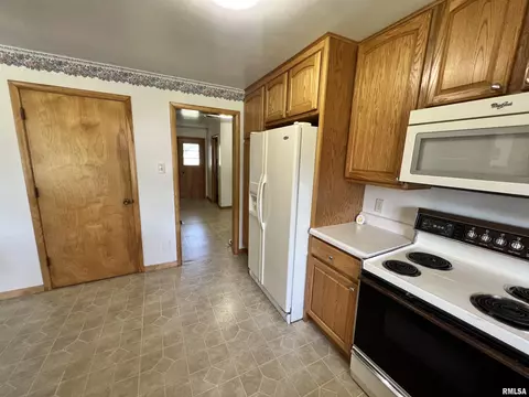 509 W Crestwood Dr, Eureka, IL 61530 photo 13