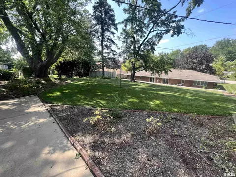 509 W Crestwood Dr, Eureka, IL 61530 photo 48