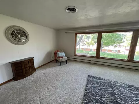 509 W Crestwood Dr, Eureka, IL 61530 photo 21