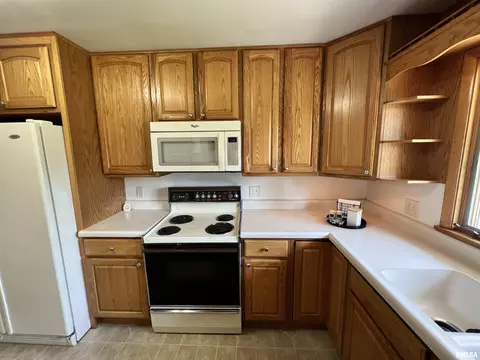 509 W Crestwood Dr, Eureka, IL 61530 photo 12