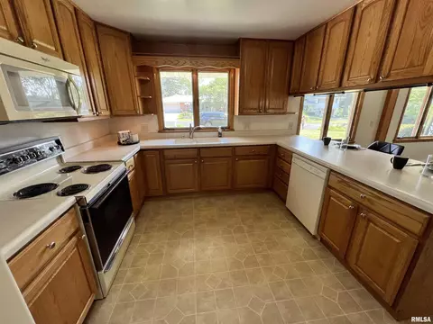 509 W Crestwood Dr, Eureka, IL 61530 photo 7