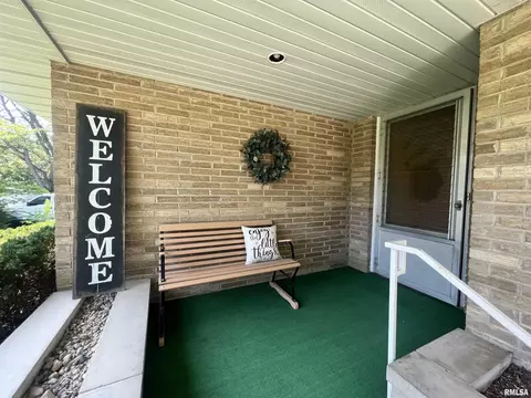 509 W Crestwood Dr, Eureka, IL 61530 photo 4