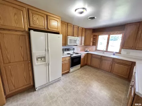 509 W Crestwood Dr, Eureka, IL 61530 photo 10