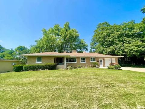 509 W Crestwood Dr, Eureka, IL 61530 photo 2