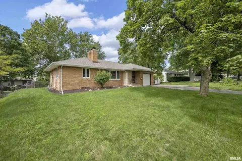 5029 N Sunnybrook Dr, Peoria, IL 61614
