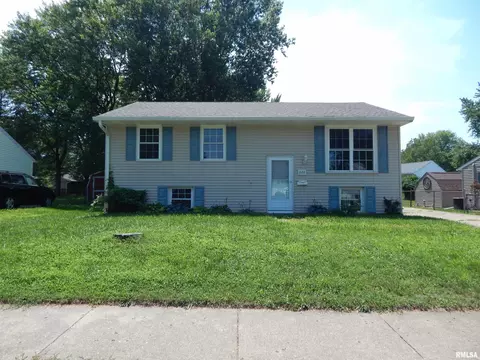 2122 Dominion Ave, Pekin, IL 61554