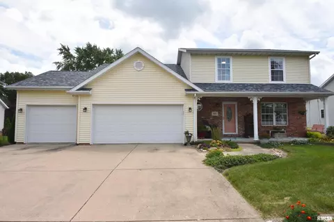 612 North St, Washington, IL 61571