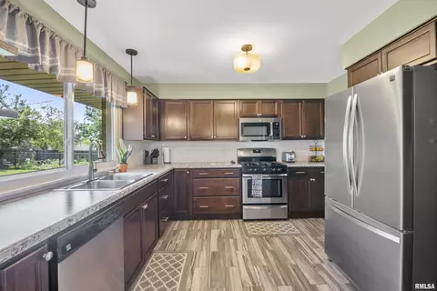 909 Hampton Rd, Washington, IL 61571 photo 10