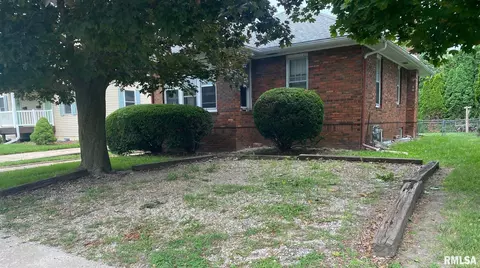 532 N Randolph St, Macomb, IL 61455 photo 2