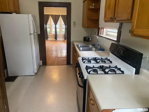 532 N Randolph St, Macomb, IL 61455 photo 8