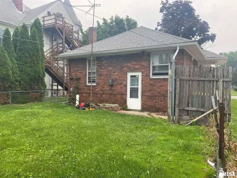 532 N Randolph St, Macomb, IL 61455 photo 4