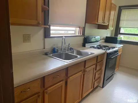 532 N Randolph St, Macomb, IL 61455 photo 7