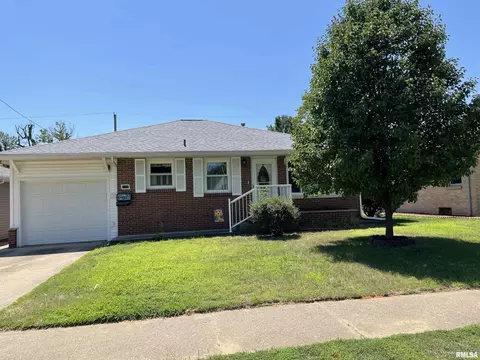 1508 James Rd, Pekin, IL 61554