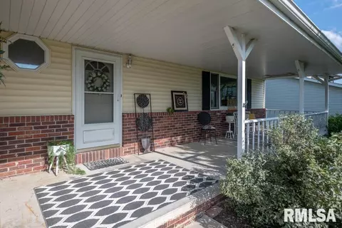 1013 Redbud Ln, Eureka, IL 61530 photo 3