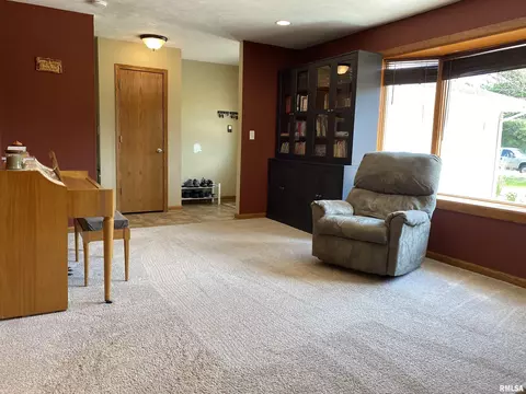 202 Elm Cir, Eureka, IL 61530 photo 10