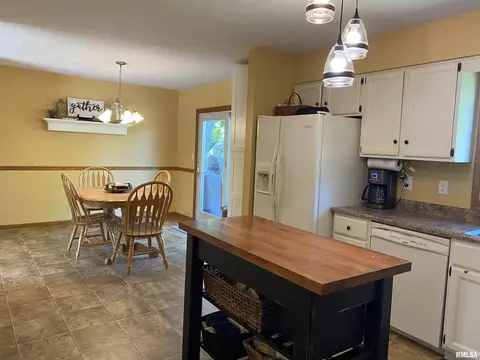 202 Elm Cir, Eureka, IL 61530 photo 14