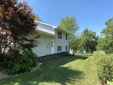 202 Elm Cir, Eureka, IL 61530 photo 5