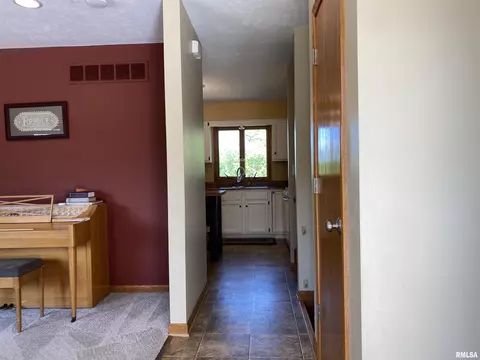 202 Elm Cir, Eureka, IL 61530 photo 7