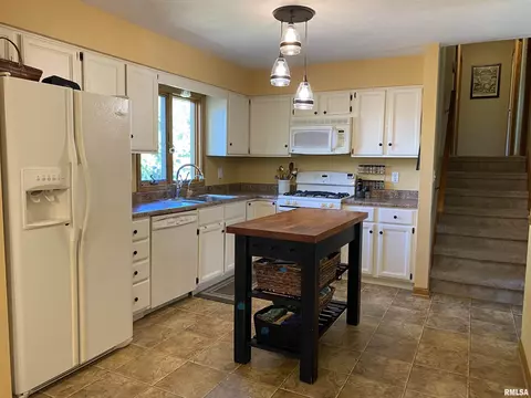 202 Elm Cir, Eureka, IL 61530 photo 13