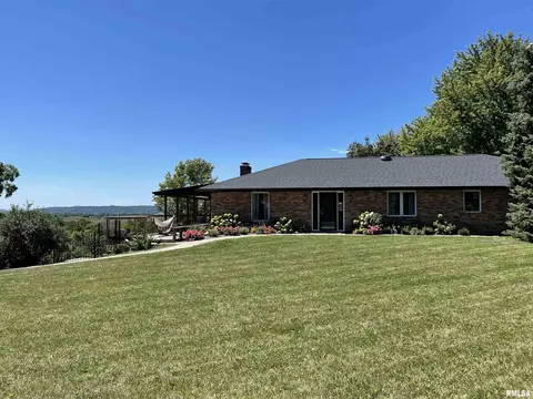 1304 Upper Spring Bay Rd, East Peoria, IL 61611