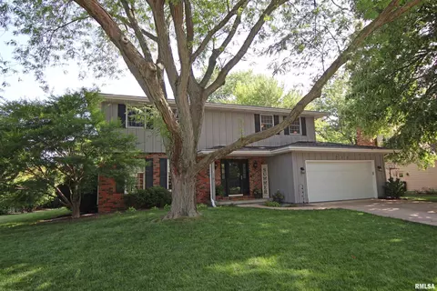 215 W Lindy Ln, Peoria, IL 61614