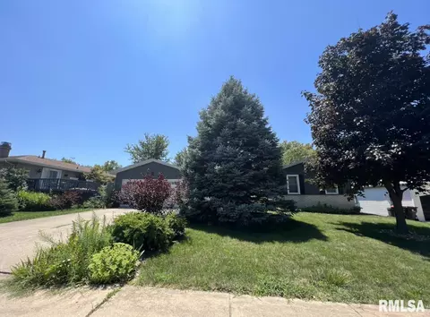 1720 W Latham Ln, Peoria, IL 61614