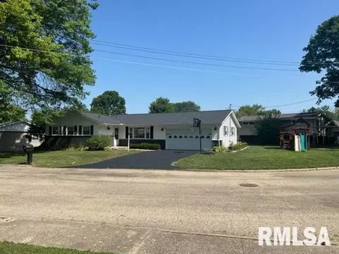 95 Longwood Dr, Canton, IL 61520