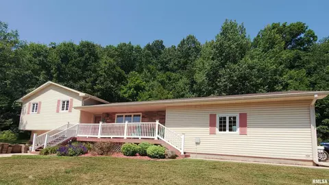 2033 Snake Den Rd, Victoria, IL 61485