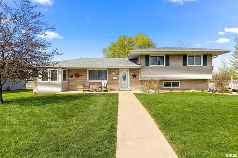 203 W Clark St, Morton, IL 61550