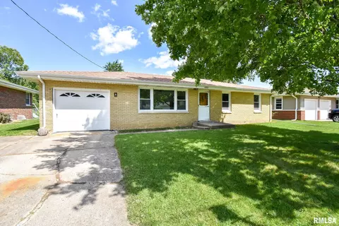 408 Sherwood Park Rd, Washington, IL 61571
