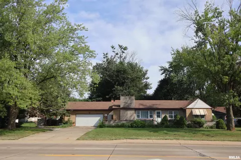 2411 E Washington St, East Peoria, IL 61611