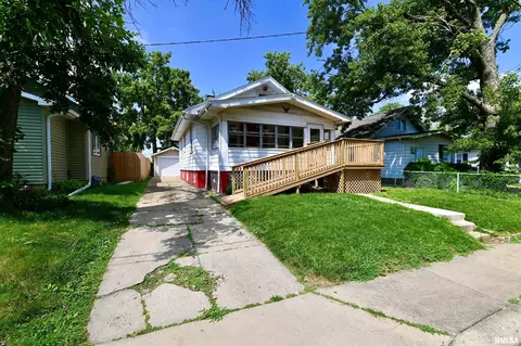 1207 E Moneta Ave, Peoria Heights, IL 61616