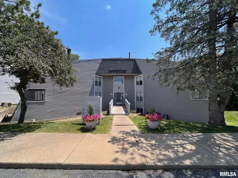 2630 W Willowlake Dr, Peoria, IL 61614
