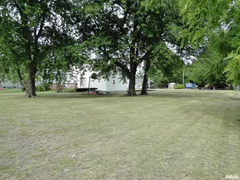 305 Maple St, Augusta, IL 62311 photo 21