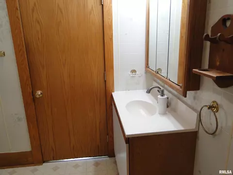 305 Maple St, Augusta, IL 62311 photo 14
