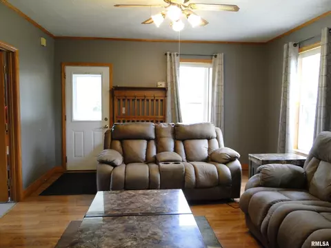 305 Maple St, Augusta, IL 62311 photo 7